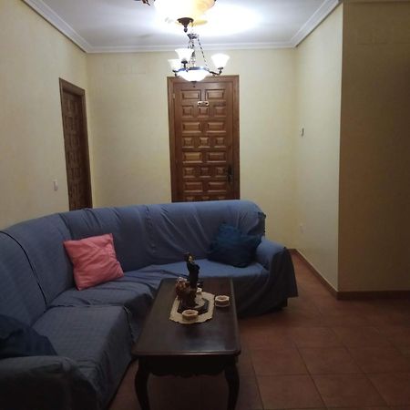 Paredes de Nava Hostal Restaurante Raton מראה חיצוני תמונה
